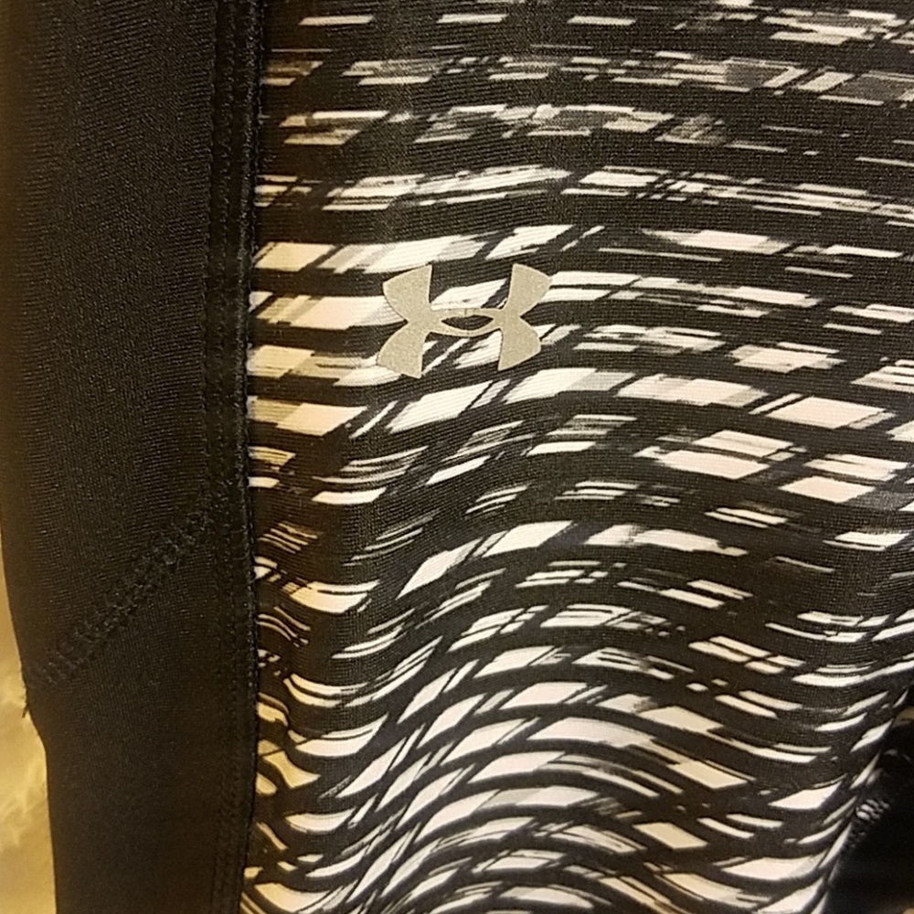 NWT UNDER ARMOUR - Picture 3 of 9